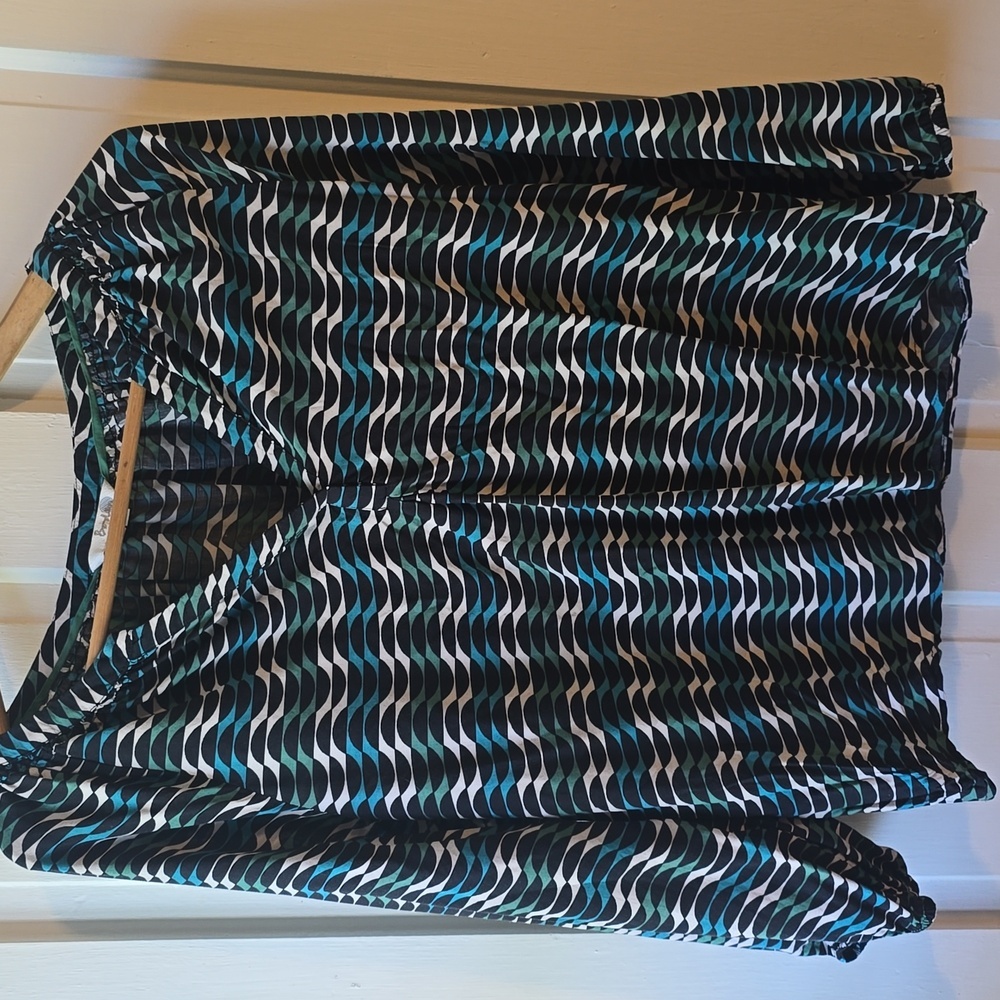 Boden Viscose Blue and Black Wave Pattern Geometric V Neck Blouse